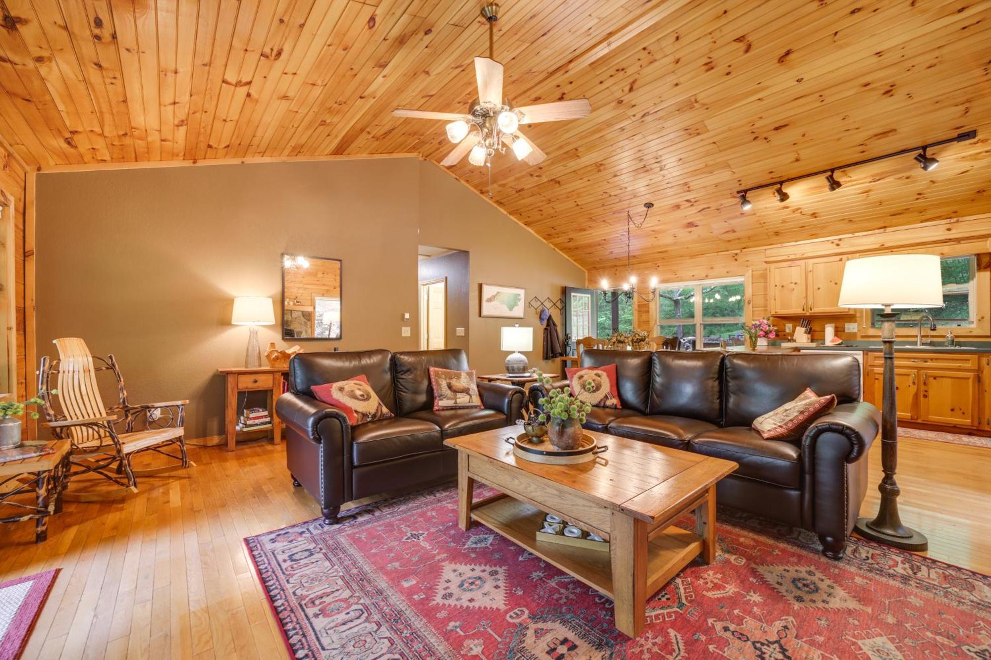 Peaceful Smoky Mountain Cabin With Deck And Fire Pit! Waynesville Buitenkant foto