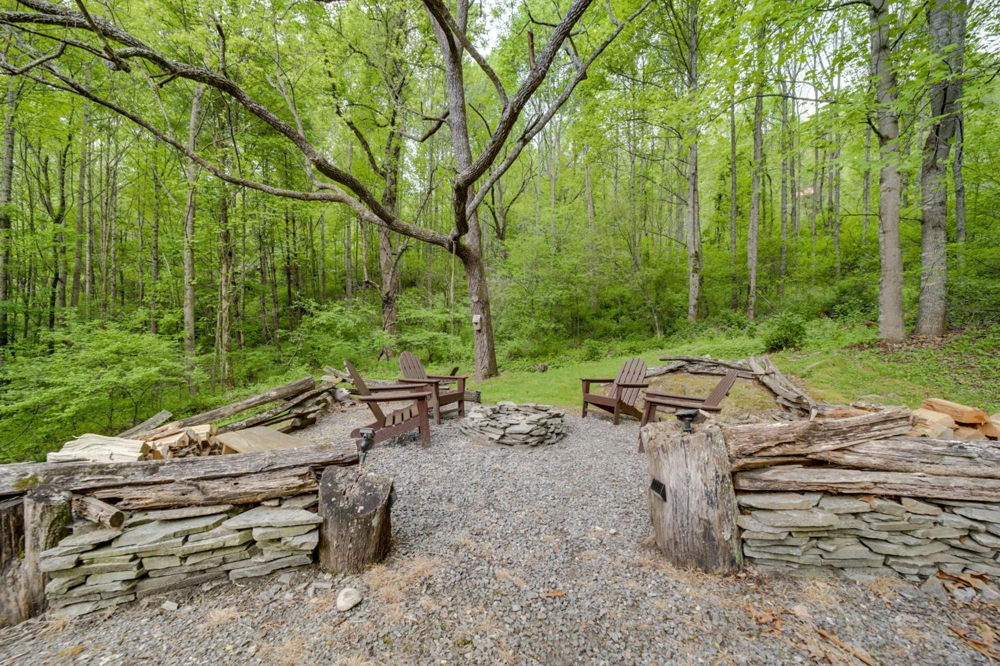 Peaceful Smoky Mountain Cabin With Deck And Fire Pit! Waynesville Buitenkant foto