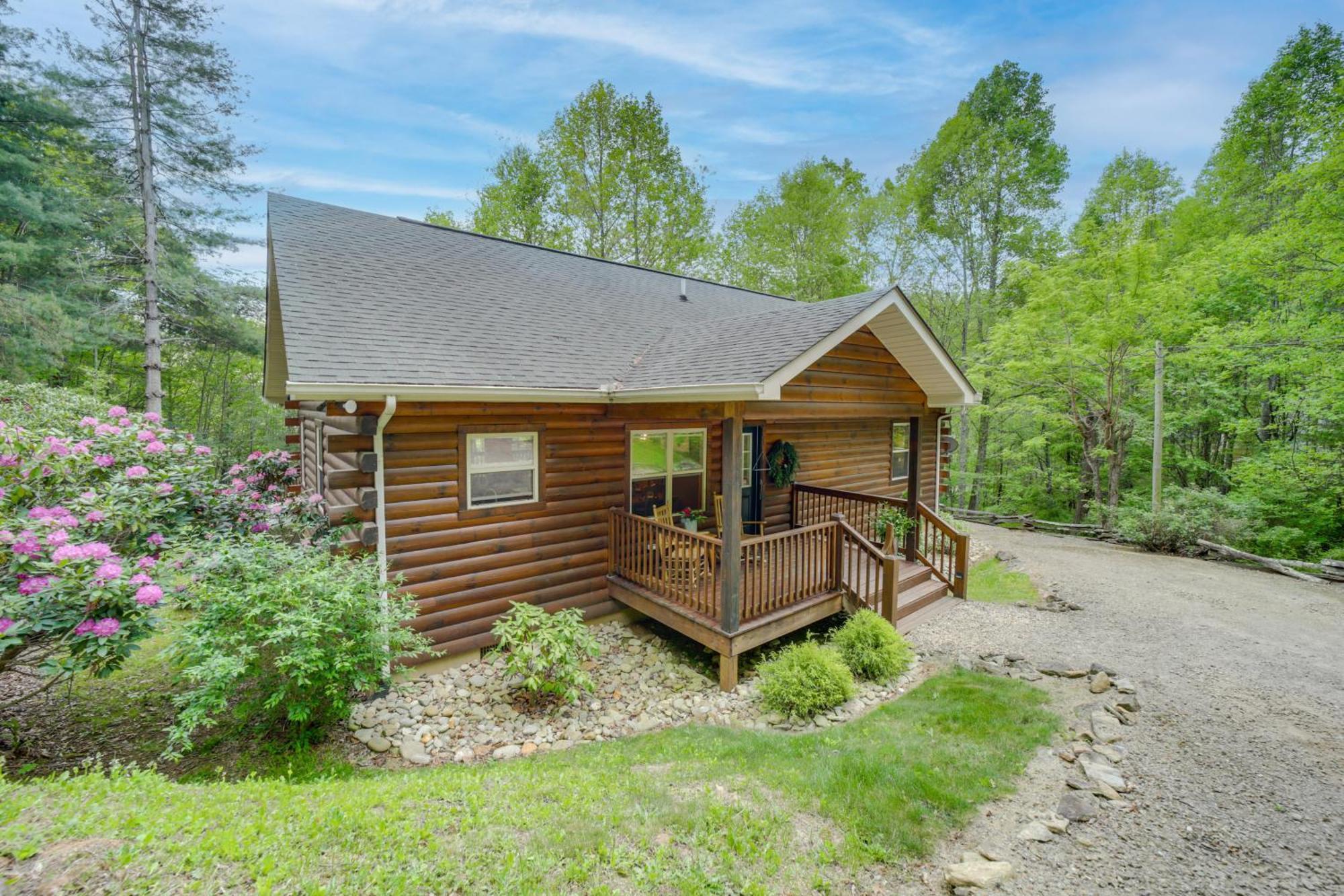 Peaceful Smoky Mountain Cabin With Deck And Fire Pit! Waynesville Buitenkant foto