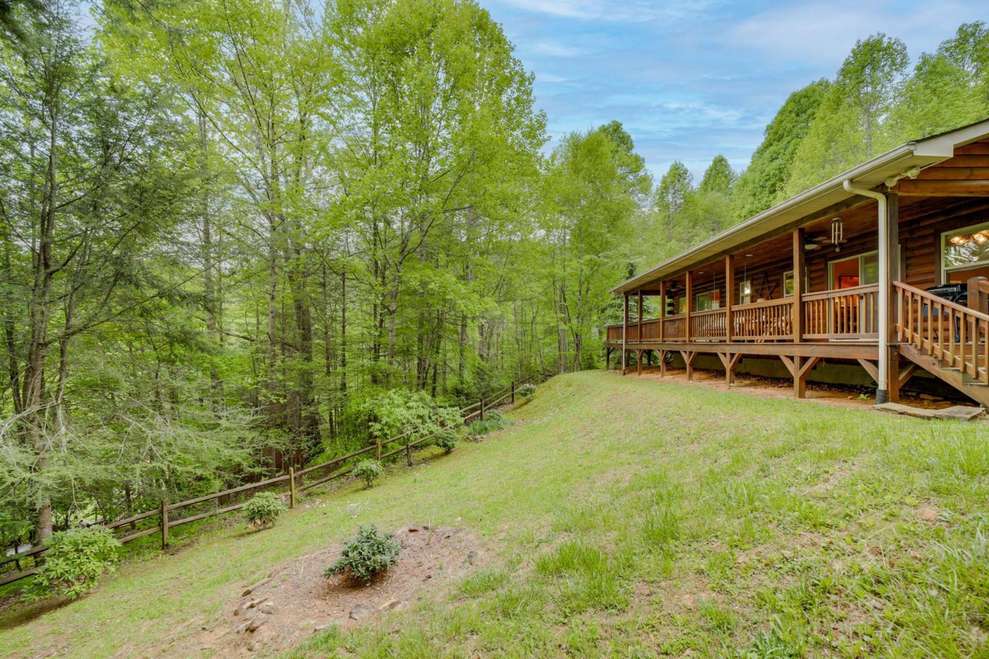 Peaceful Smoky Mountain Cabin With Deck And Fire Pit! Waynesville Buitenkant foto